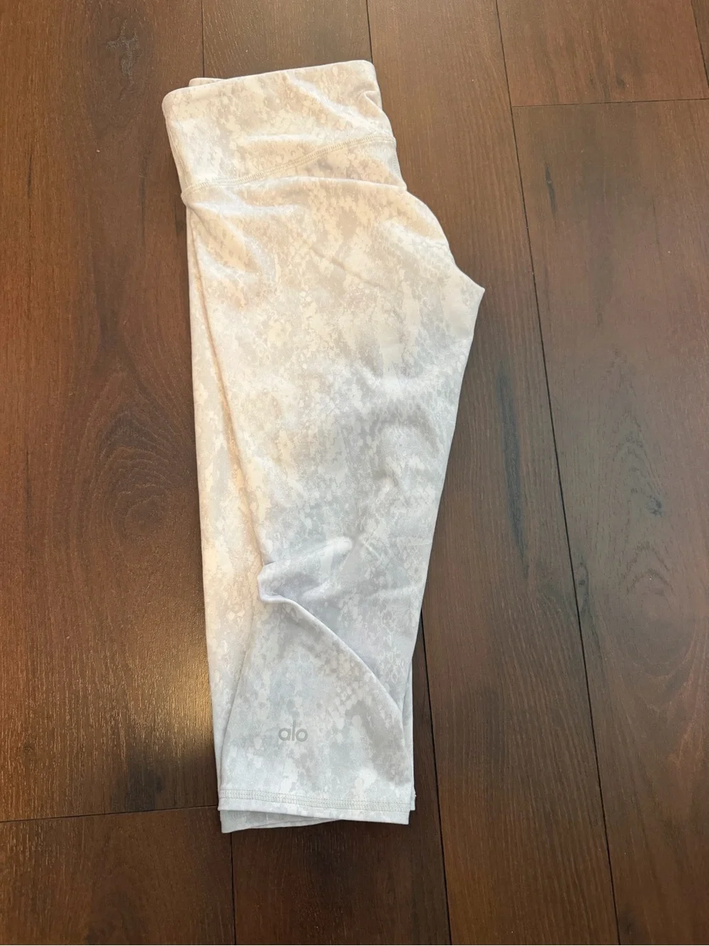 Alo Yoga Light Gray Snake Print High-Waisted Crop Leggings Size small